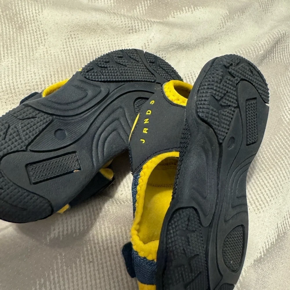 JRNDS Kids Water Shoes, Never Worn. Boys 12. Velcro‎ - Picture 9 of 9